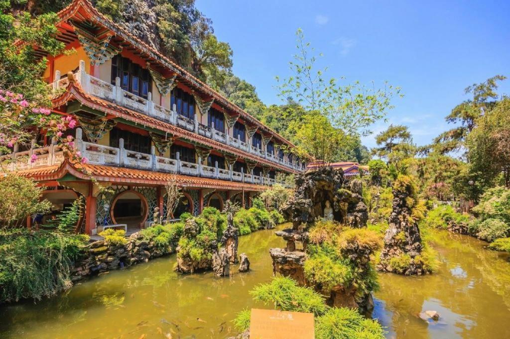 The Pines Hotel Kampung Kuala Terla Bagian luar foto